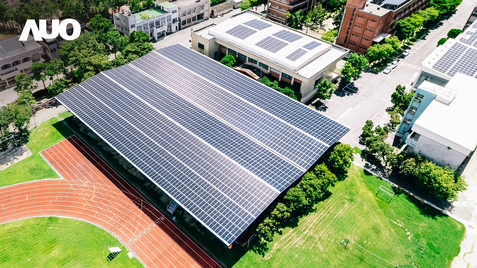 申博太陽城SunSteel光電整合型浪板具備快速安裝   、輕量化優(yōu)勢，可提升15%發(fā)電效能 ，通過國際IEC與臺灣VPC認(rèn)證安全、防漏、耐候標(biāo)準(zhǔn)