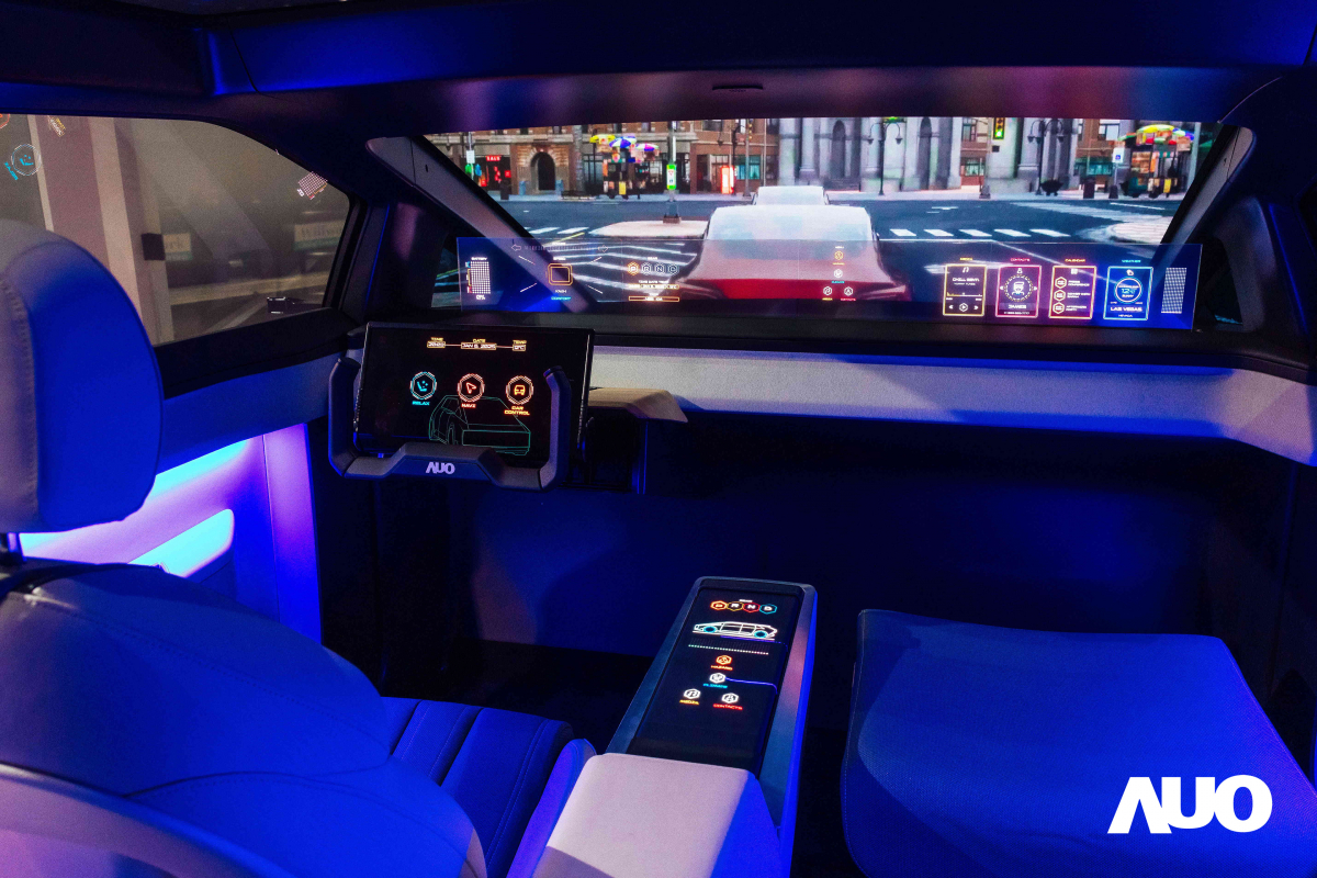友達新一代智慧座艙Smart Cockpit 2025的Micro LED創(chuàng)新顯示應(yīng)用中，47.5吋無界透明顯示介面與14.3吋多變形態(tài)中控顯示，兩項產(chǎn)品獲得2025智慧顯示應(yīng)用大賞的智慧移動獎，提供全新的人機互動體驗